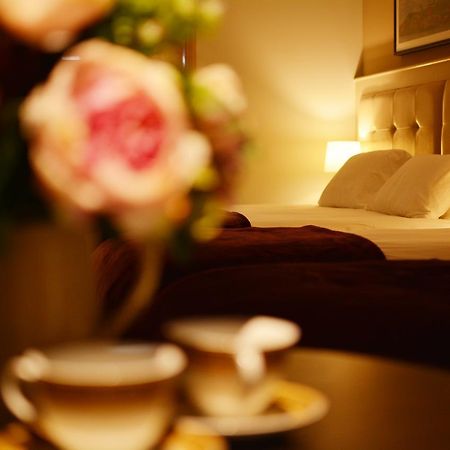 Rooms At Rue Omagh Bagian luar foto