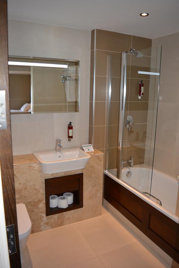 Rooms At Rue Omagh Bagian luar foto